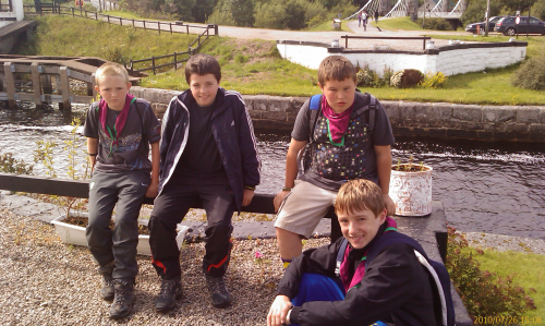 IMAG0258_four_scouts_at_oich_bridge_1.jpg