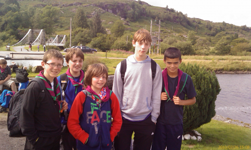 IMAG0261_5_scouts_at_Oich_bridge_1.jpg